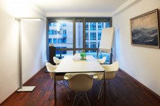 Anwaltskanzlei Hamburg - Konferenzraum mit Flipchart